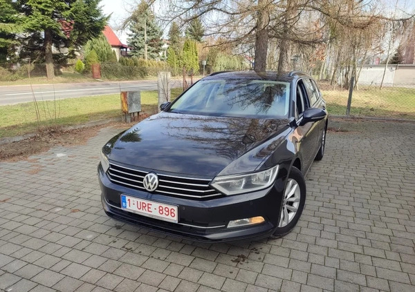 Volkswagen Passat cena 40000 przebieg: 250000, rok produkcji 2015 z Poniatowa małe 326